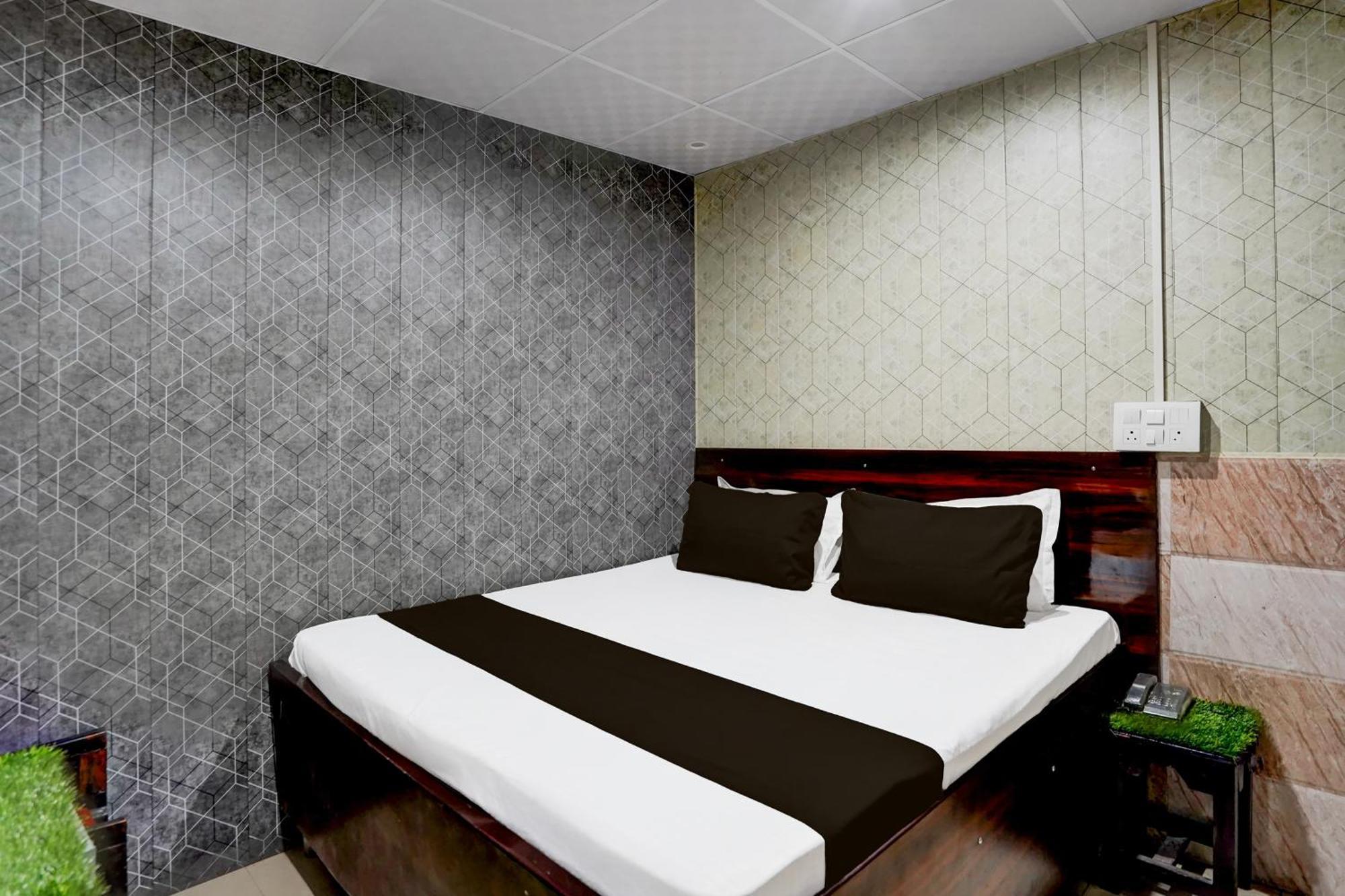 Hotel O Anant Ghaziabad Buitenkant foto