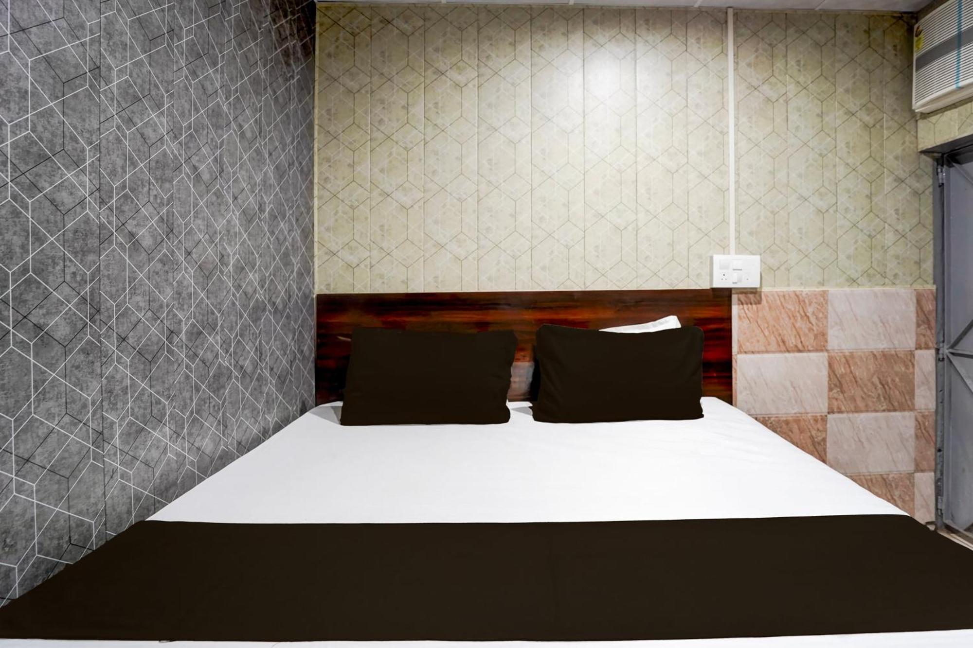 Hotel O Anant Ghaziabad Buitenkant foto