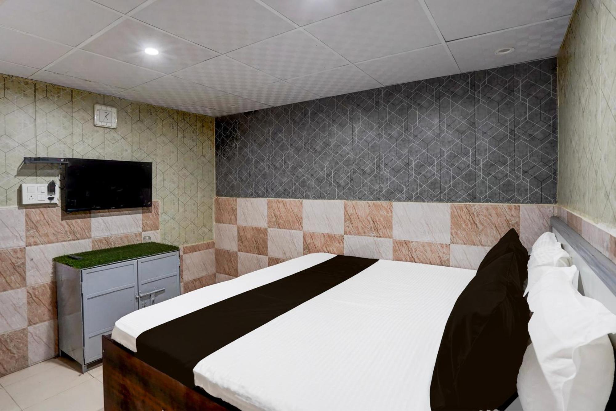 Hotel O Anant Ghaziabad Buitenkant foto