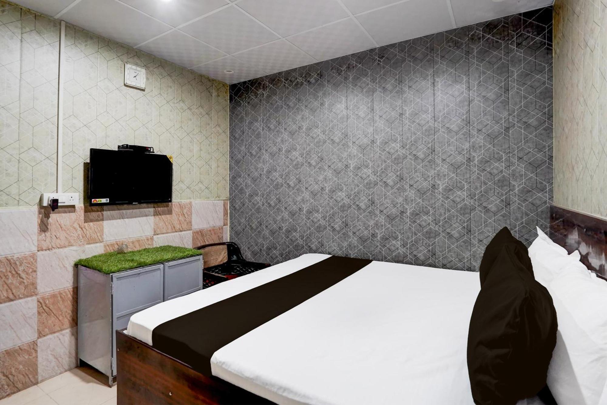 Hotel O Anant Ghaziabad Buitenkant foto
