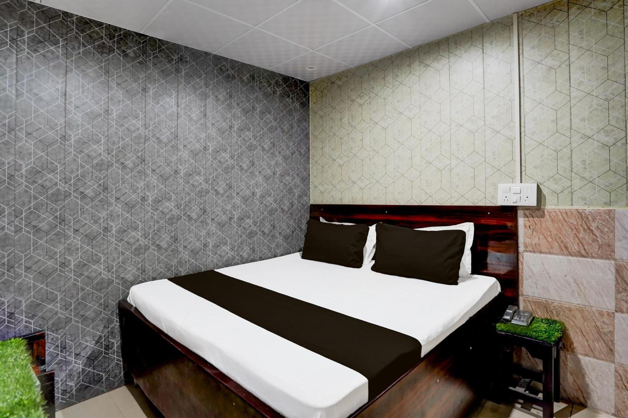 Hotel O Anant Ghaziabad Buitenkant foto