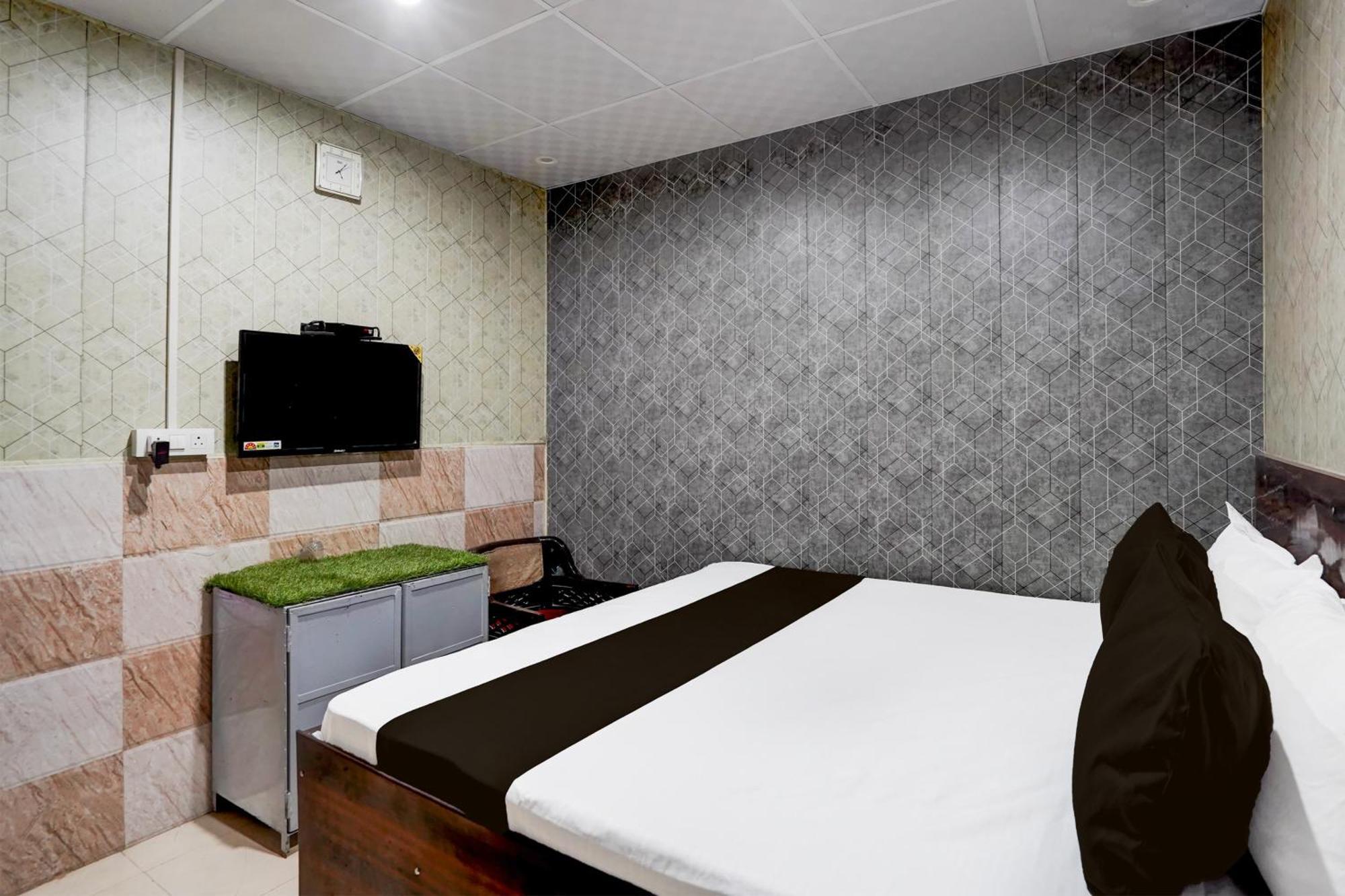 Hotel O Anant Ghaziabad Buitenkant foto