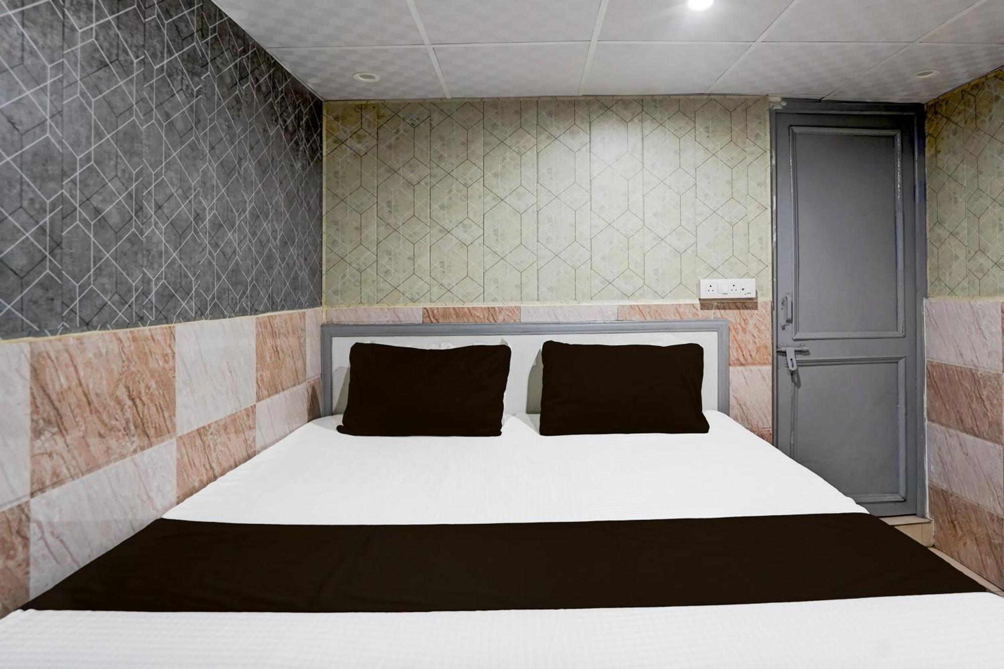 Hotel O Anant Ghaziabad Buitenkant foto